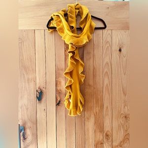 Long ruffle scarf